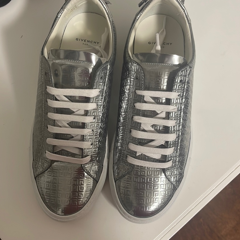 Givenchy size 7